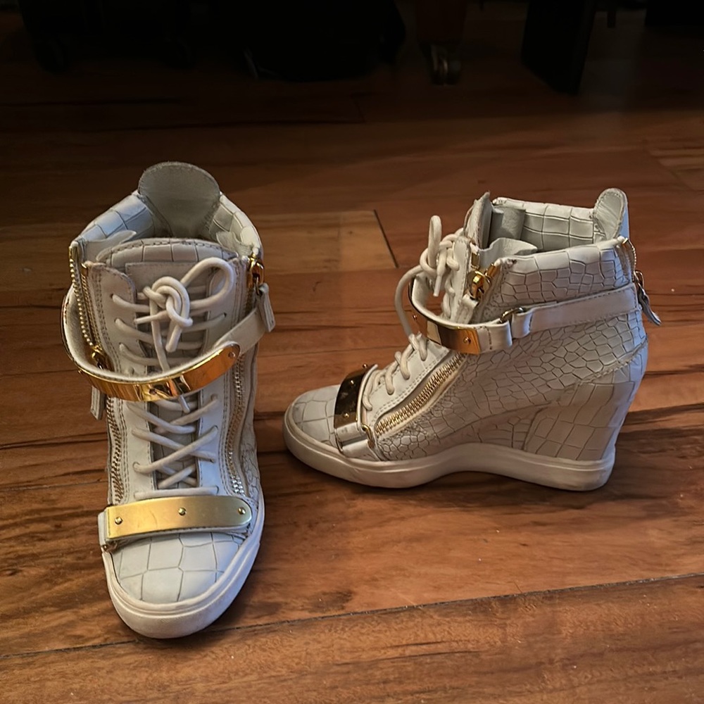 Giuseppe Zanotti wedge sneakers with gold bar assents